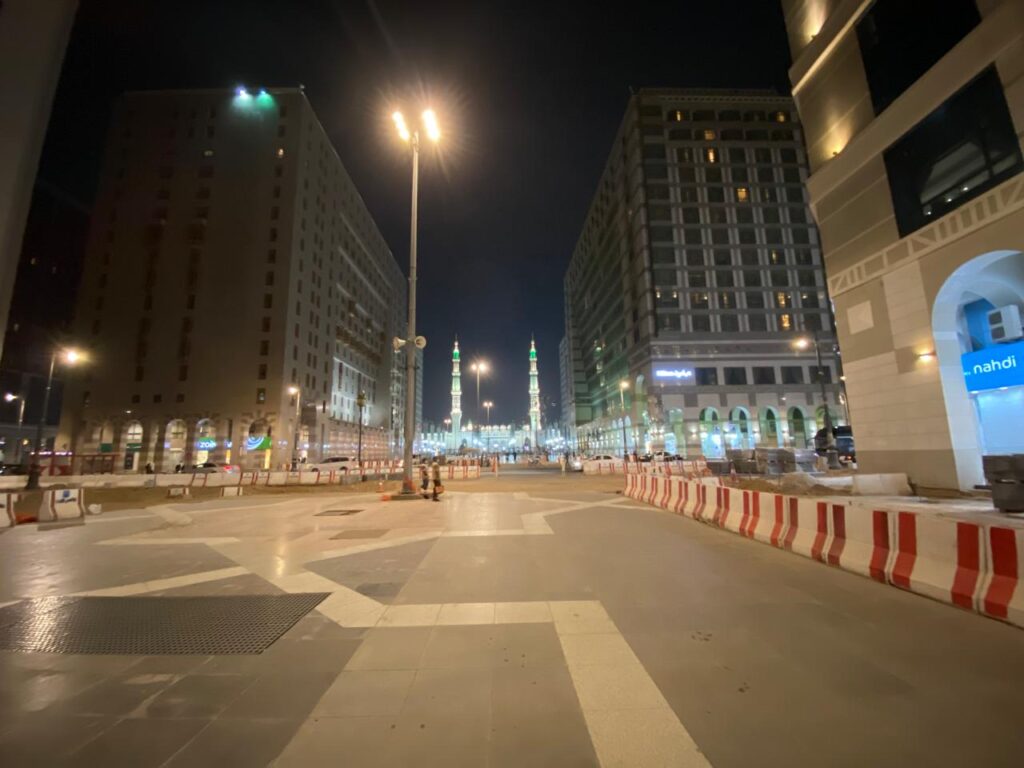 أعمال تطوير وإنارة جادة احد بالمنطقة المركزية الشمالية